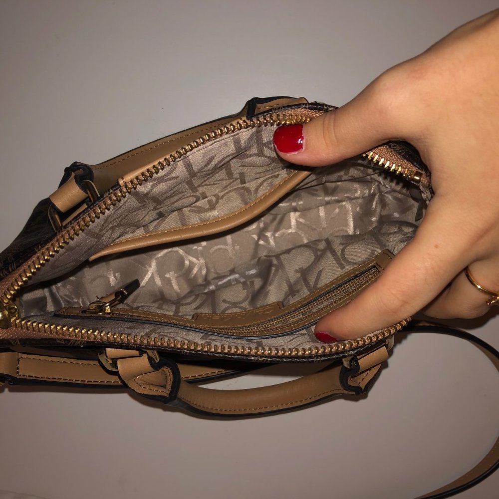 Calvin Klein Logo Cross-Body Purse - Picture 2 of 3